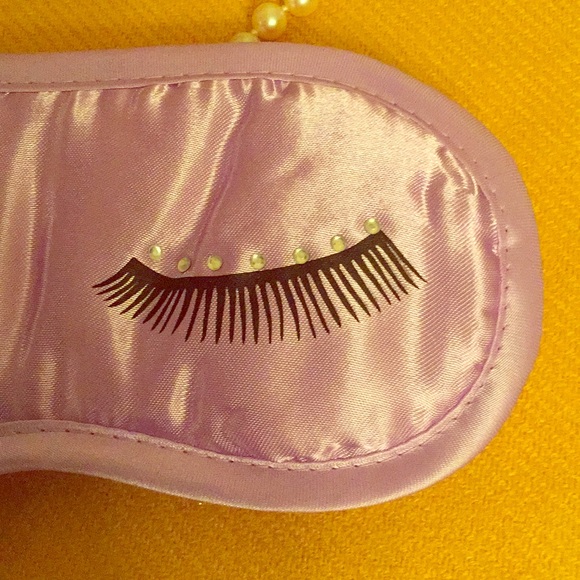 👸🏻ONLY ONE! Eye Lashes Sleep Mask👸🏻 - Picture 3 of 8